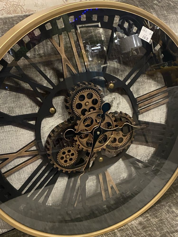 Wall Clock with Moving Gears